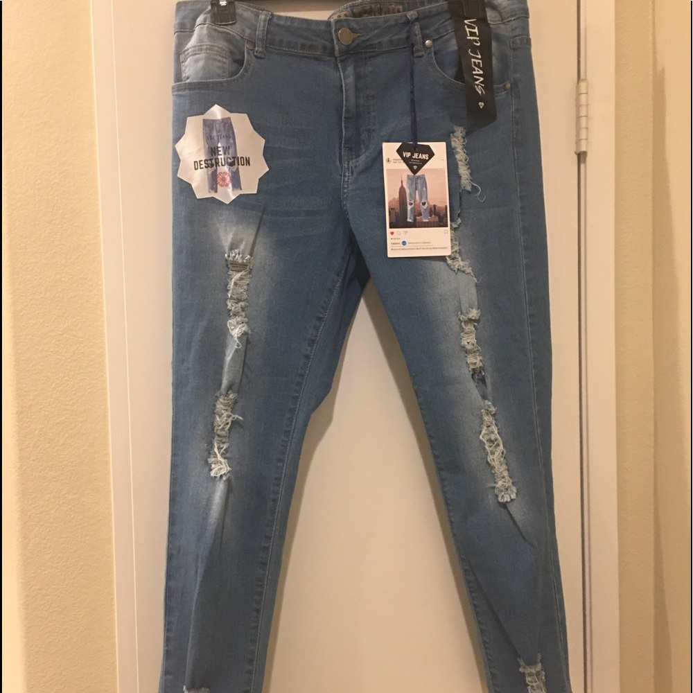 ♦️NWT♦️Blue Distressed Jeggings